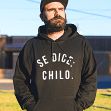 Cargar imagen en el visor de la galería, Hoodie Se Dice Chilo (Unisex)
